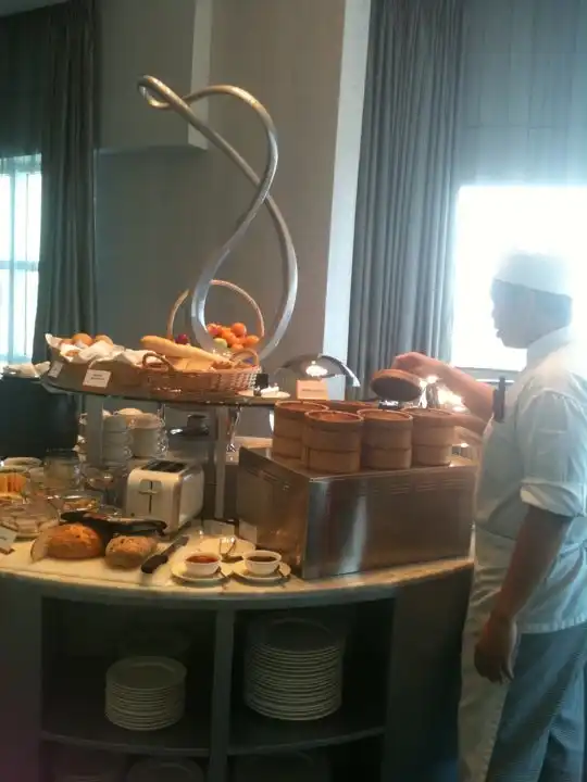 Executive Lounge At Premiere Hotel Food Photo 10