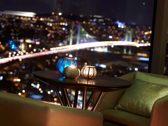 212 Bar & Restaurant - Renaissance İstanbul Bosphorus Hotel'nin yemek ve ambiyans fotoğrafları 20