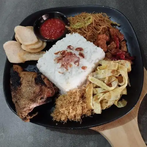 Gambar Makanan Nasi Kuning Dapoer Mak Lie, Pandega Marta 10