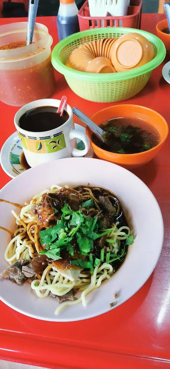 Kulai Mok Gao Beef/Seafood/Pork Noodles