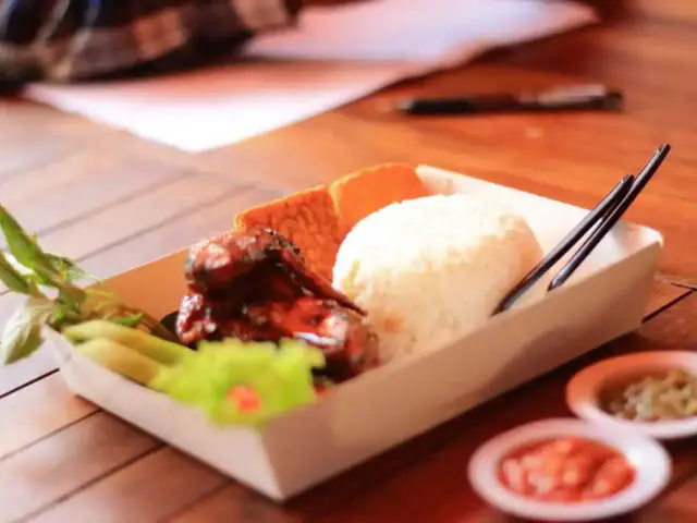 Gambar Makanan Nasi Padang & Ayam Bakar Kecap Libe La 2