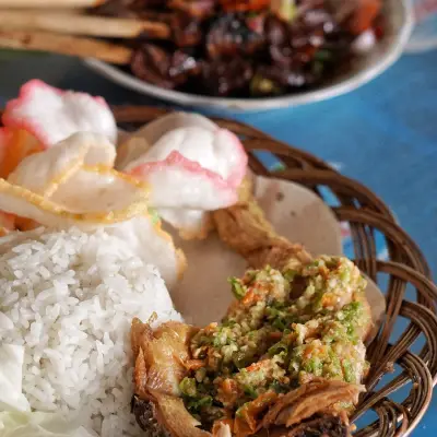 Ayam Gebuk Mbah Gembul