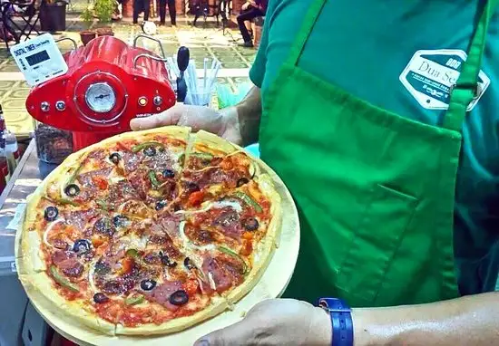 Gambar Makanan Dua Sejoli Pizza 17