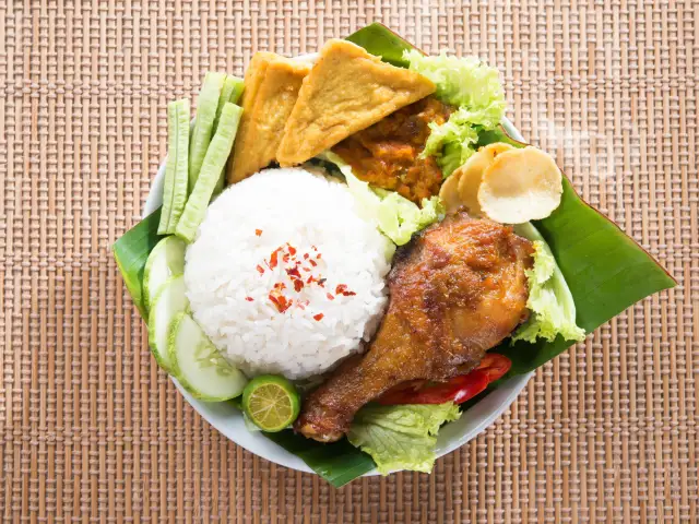 Nasi Ayam Penyet Station