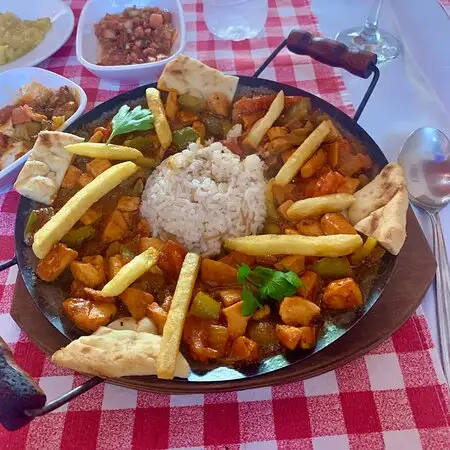 Three Partners Cafe & Restaurant'nin yemek ve ambiyans fotoğrafları 25