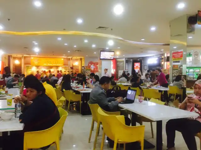 Gambar Makanan Food Court Sarinah Thamrin 13