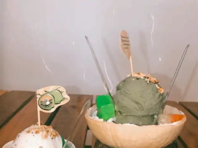 Mamma-Mia Coconut Ice Cream