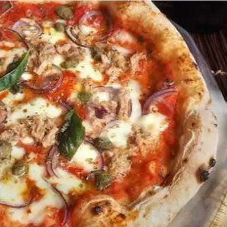 Gambar Makanan Pizza Krust, Senopati 8