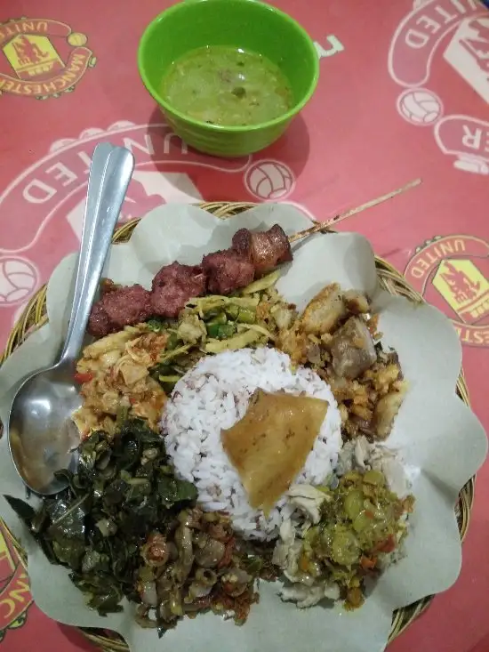 Gambar Makanan Babi Guling Ibu Ayu Komang 7