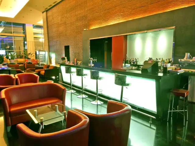 Gambar Makanan NYC Bar and Lounge - Manhattan Hotel 4