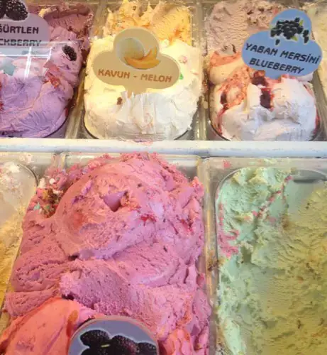 Küçük Vardar Rumeli Dondurma'nin yemek ve ambiyans fotoğrafları 14