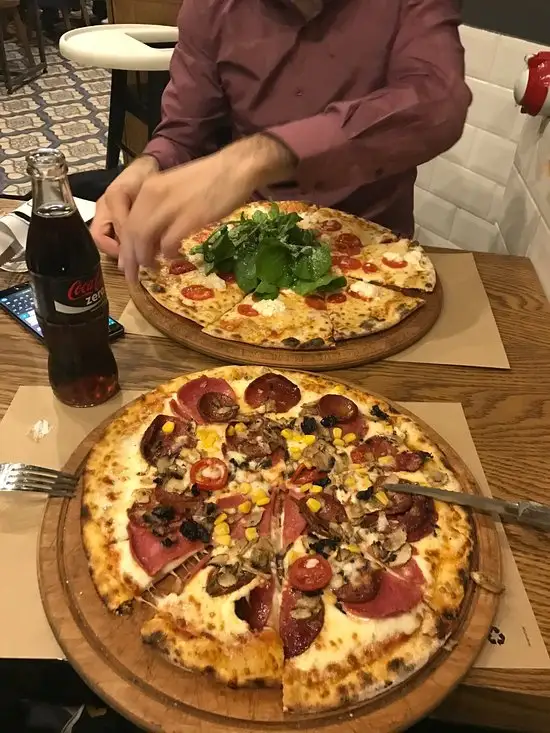 Pizza Locale'nin yemek ve ambiyans fotoğrafları 24