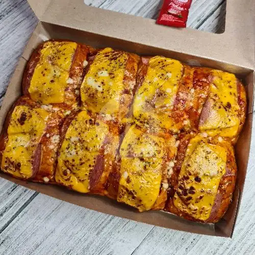 Gambar Makanan I Wish Bakery - Cinnamon Roll & Pizza, Jati Barang 8