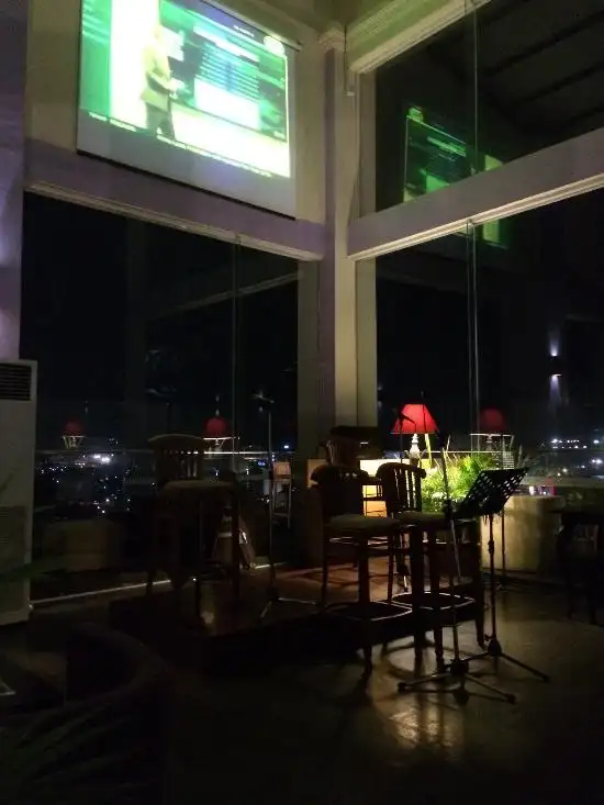 Gambar Makanan Sky Bar, Gran Senyiur Hotel 1