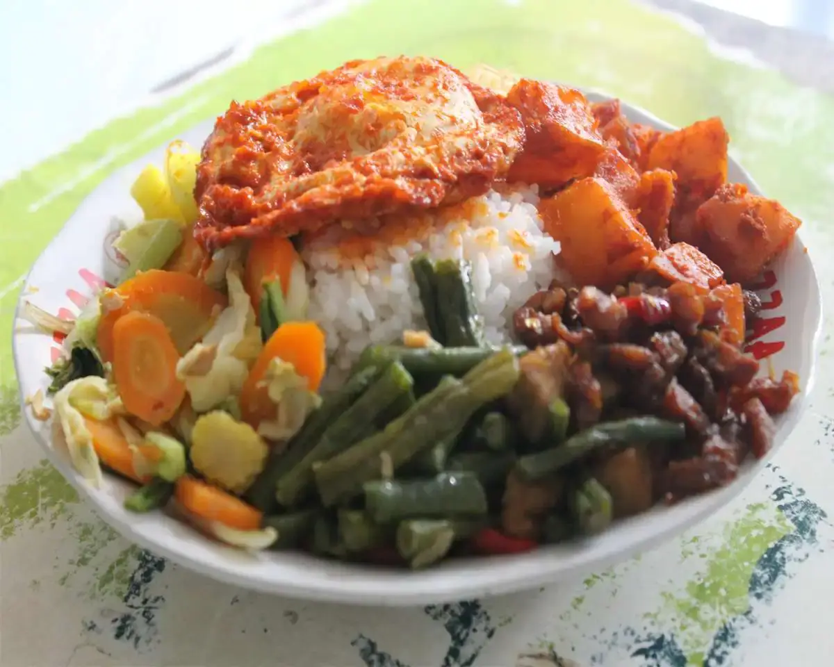 Gambar Makanan Nasi Rames Solo (Prasmanan) 1