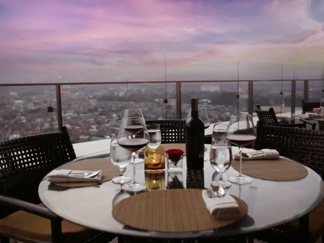 Gambar Makanan The 18th Restaurant & Lounge - The Trans Luxury Hotel 7
