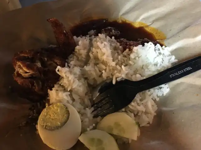 Nasi Lemak Kukus Ayam Goreng Berempah Food Photo 1