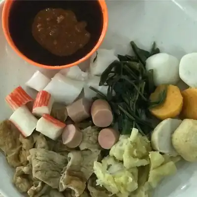 Gerai Ijan (Yong Tau Fu & Char Kuew Teow)