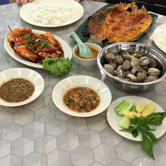 Mona Ikan Bakar & Makanan Laut Food Photo 3