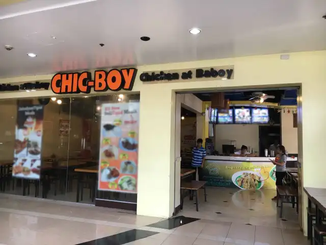 Chic Boy Food Photo 12