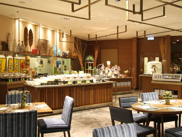 Flavors Restaurant - Holiday Inn & Suites Makati Food Photo 8