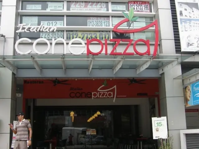 Italian Cone Pizza Food Photo 1