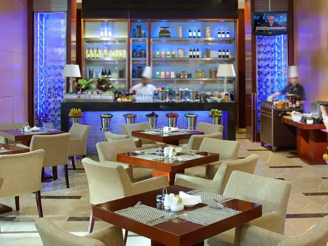 Gambar Makanan The Café - Marriott Executive Apartments 6