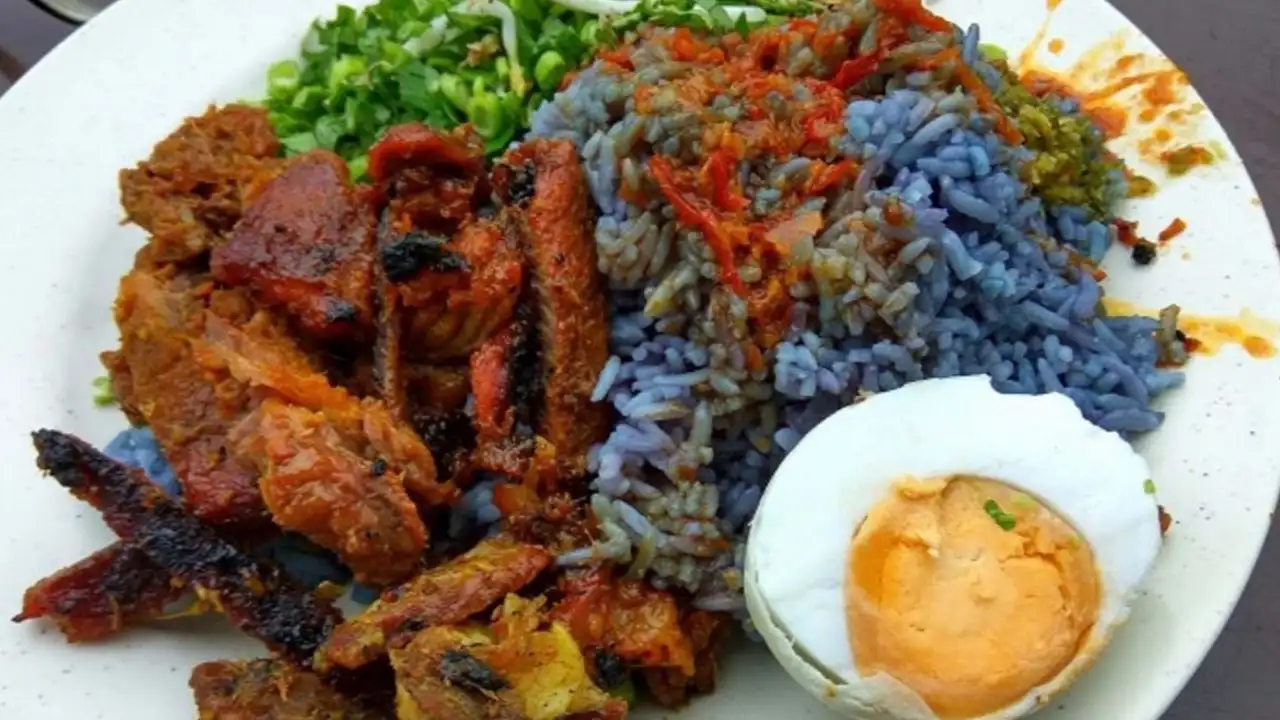 Nasi kerabu kambing bakar kok lanas