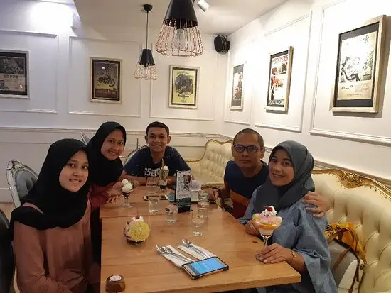 Gambar Makanan Fountain Ice Cream Cafe & Restaurant 19