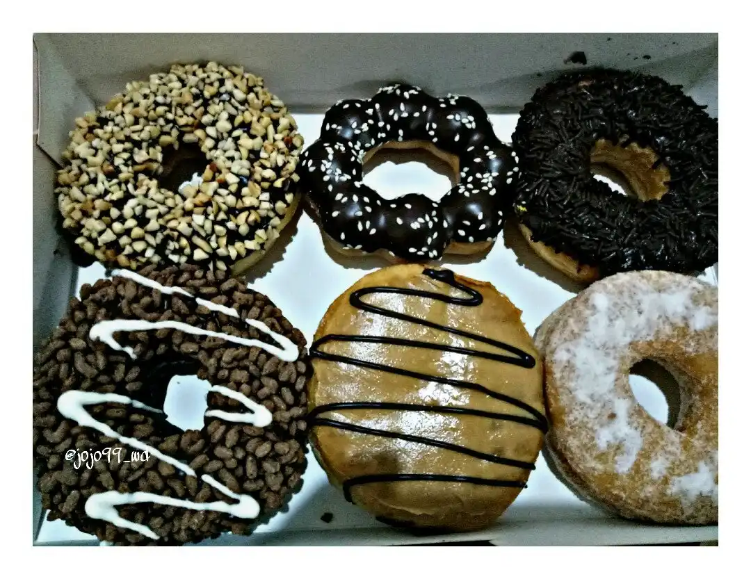 J.Co Donuts & Coffee