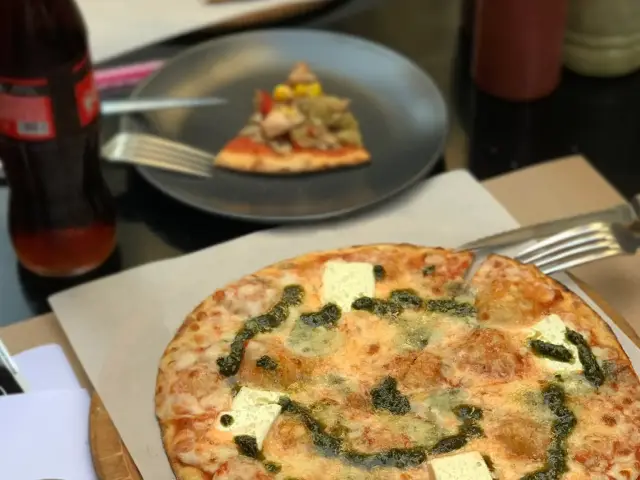Pizza Locale'nin yemek ve ambiyans fotoğrafları 13