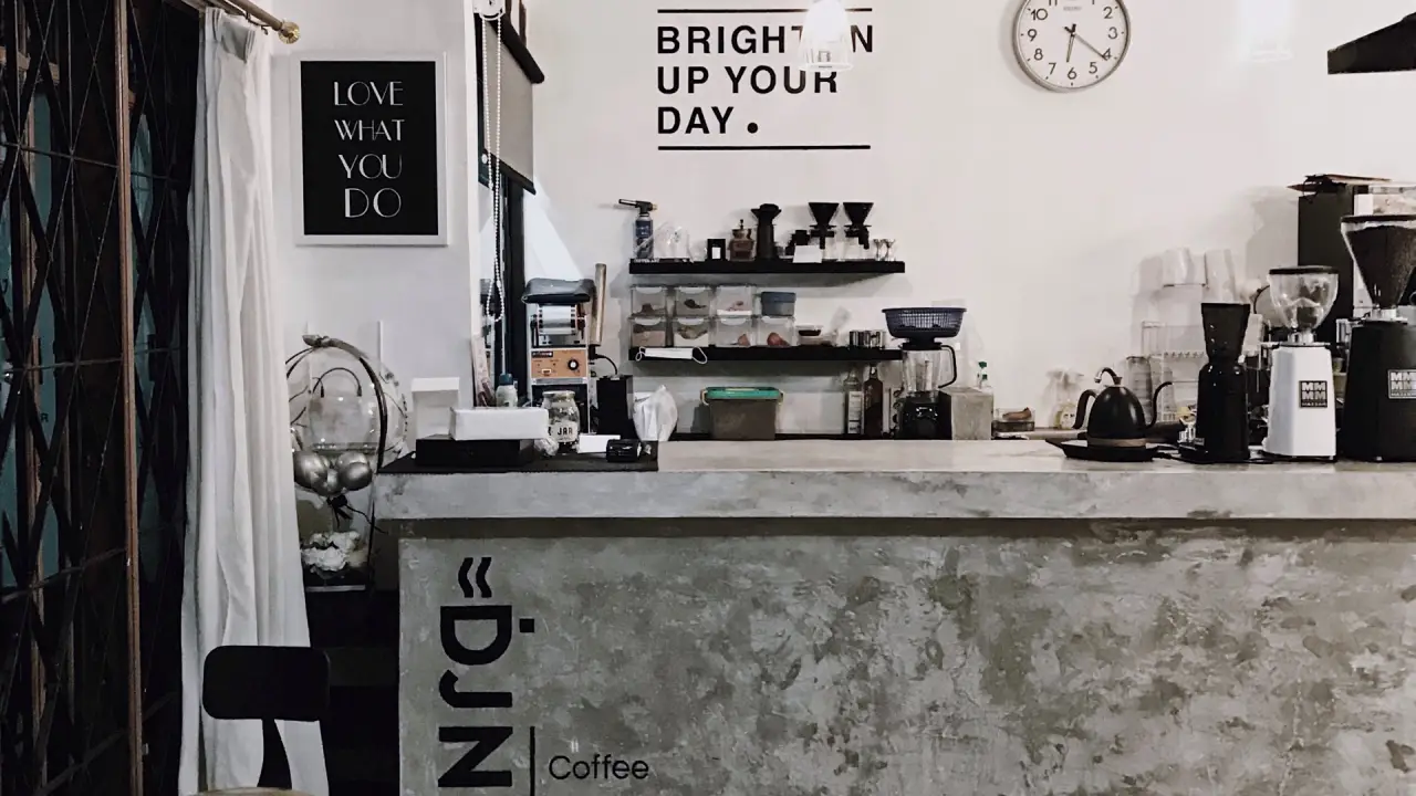 DJNS Coffee & Eatery