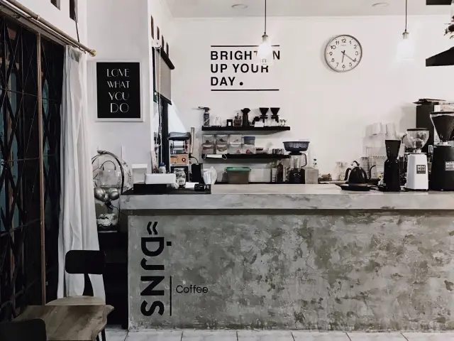 DJNS Coffee & Eatery