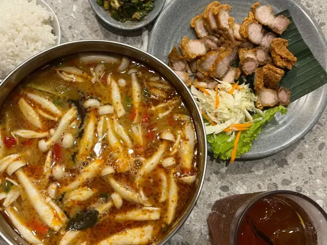 Gambar Makanan Larb Thai Cuisine 5