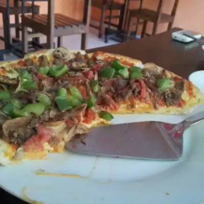 hot & fresh Pizza pizza