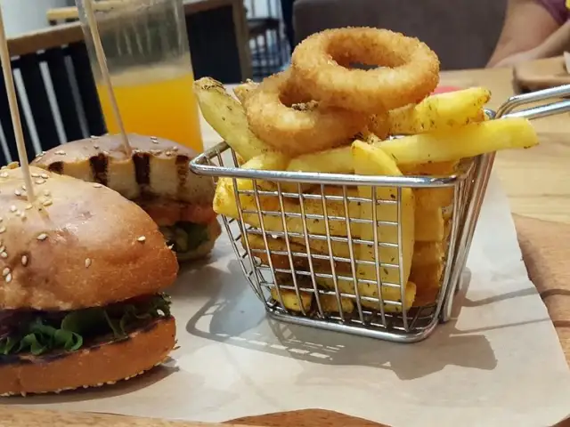 Neş-et Burger & Steak'nin yemek ve ambiyans fotoğrafları 13