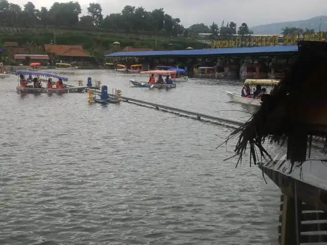 Gambar Makanan Steam boat floating market lembang 7