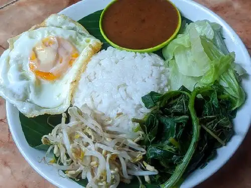 Warung Bu Menur Nasi Pecel Rames Es Campur, Banyumanik