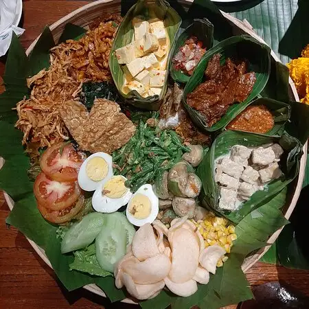 Gambar Makanan Made's Warung Berawa 15