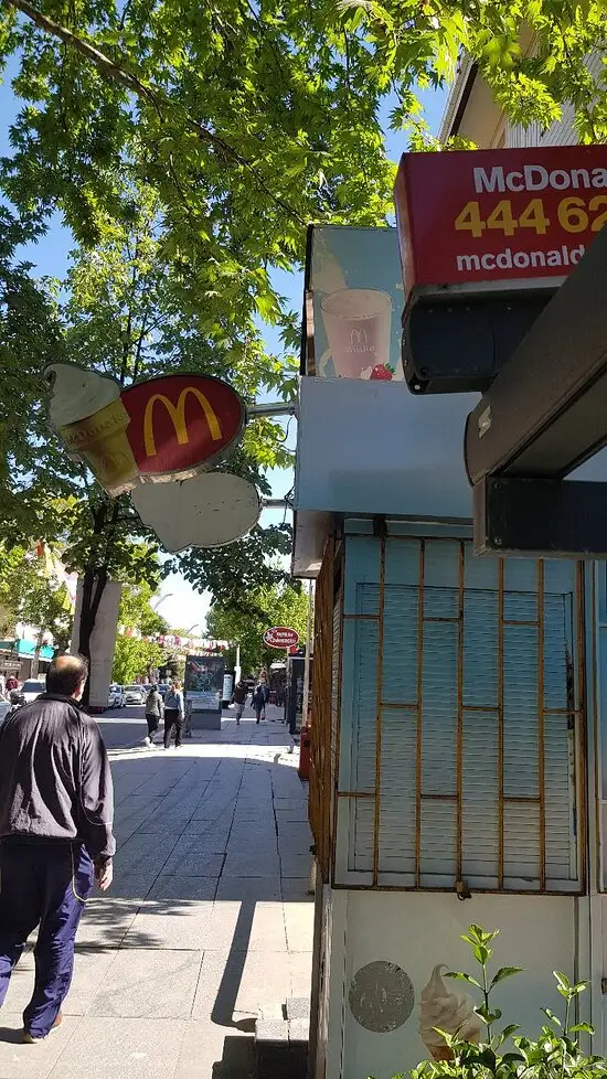 McDonald's'nin yemek ve ambiyans fotoğrafları 52