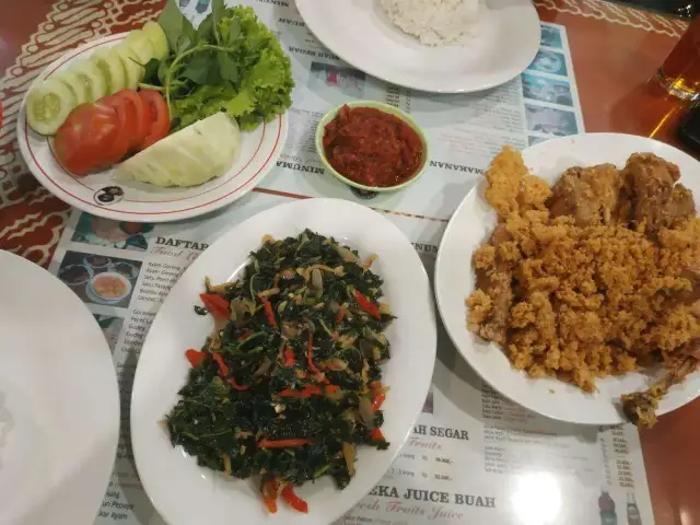 Gambar Makanan Ayam Goreng Suharti 13