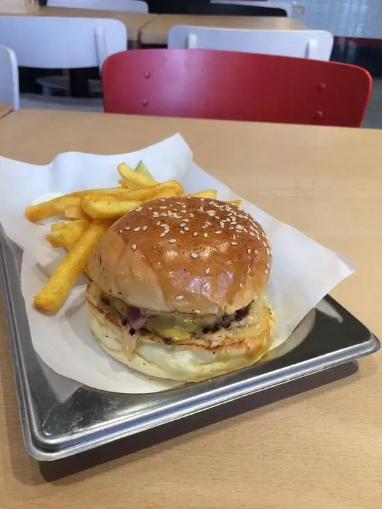 Bucks Properburger'nin yemek ve ambiyans fotoğrafları 17