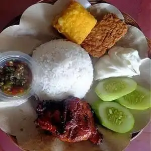 Gambar Makanan Lalapan Mas Hary Canggu 4