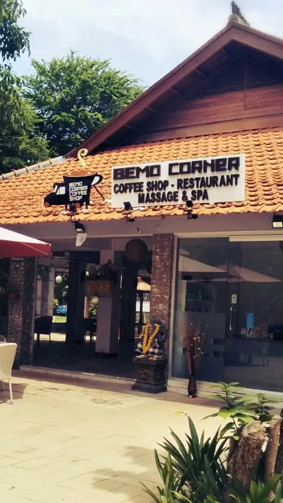 Gambar Makanan Bemo Corner Coffee Shop And Restaurant 7