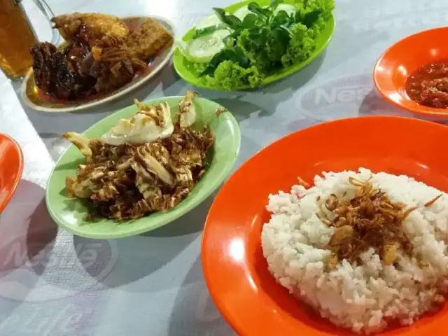 Gambar Makanan Nasi Uduk Betawi Ayam Lepas 4