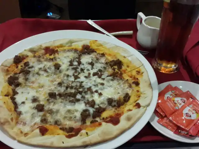 Gambar Makanan La Pizza Swiss-BelInn Hotel 9