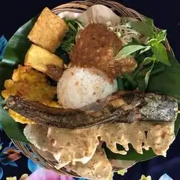Gambar Makanan Pecel Pincuk Jawa Ayam Bakar Madu Mbak Dita, Bali Cliff 6