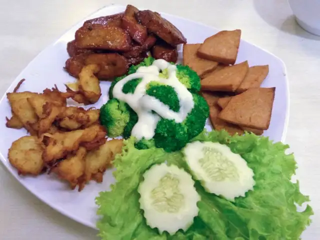 Gambar Makanan Vegetus Vegetarian Restaurant 13