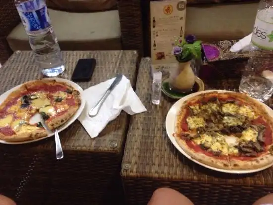 Gambar Makanan Napoli's Pizza & Caffe 18