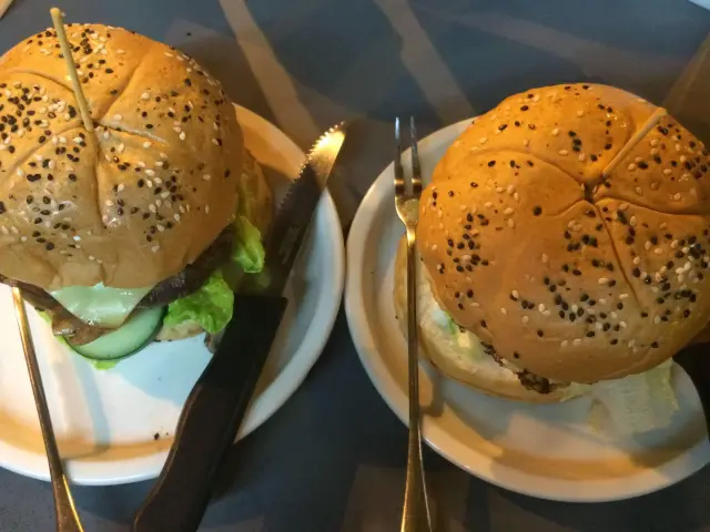 100g Burger's Food Photo 11